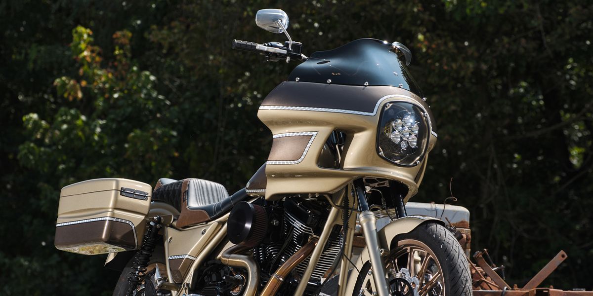 Klock Werks Flare® Windshield shown with a Klock Werks FXRP Fairing, which together create real-world gains in speed, comfort, and rider confidence.
