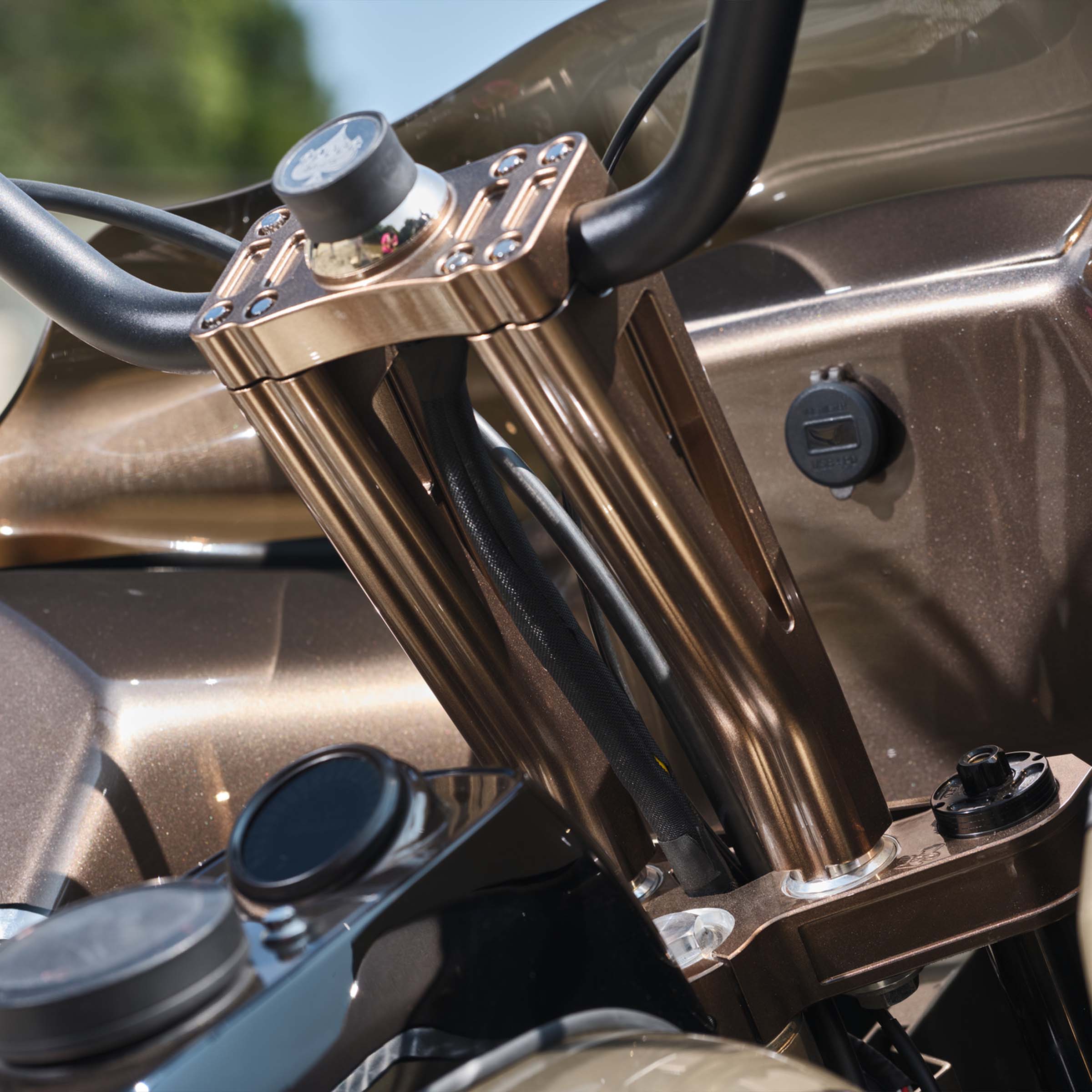 Shelton Handlebar Risers Raw (Handlebar Riser with Phone Mount)