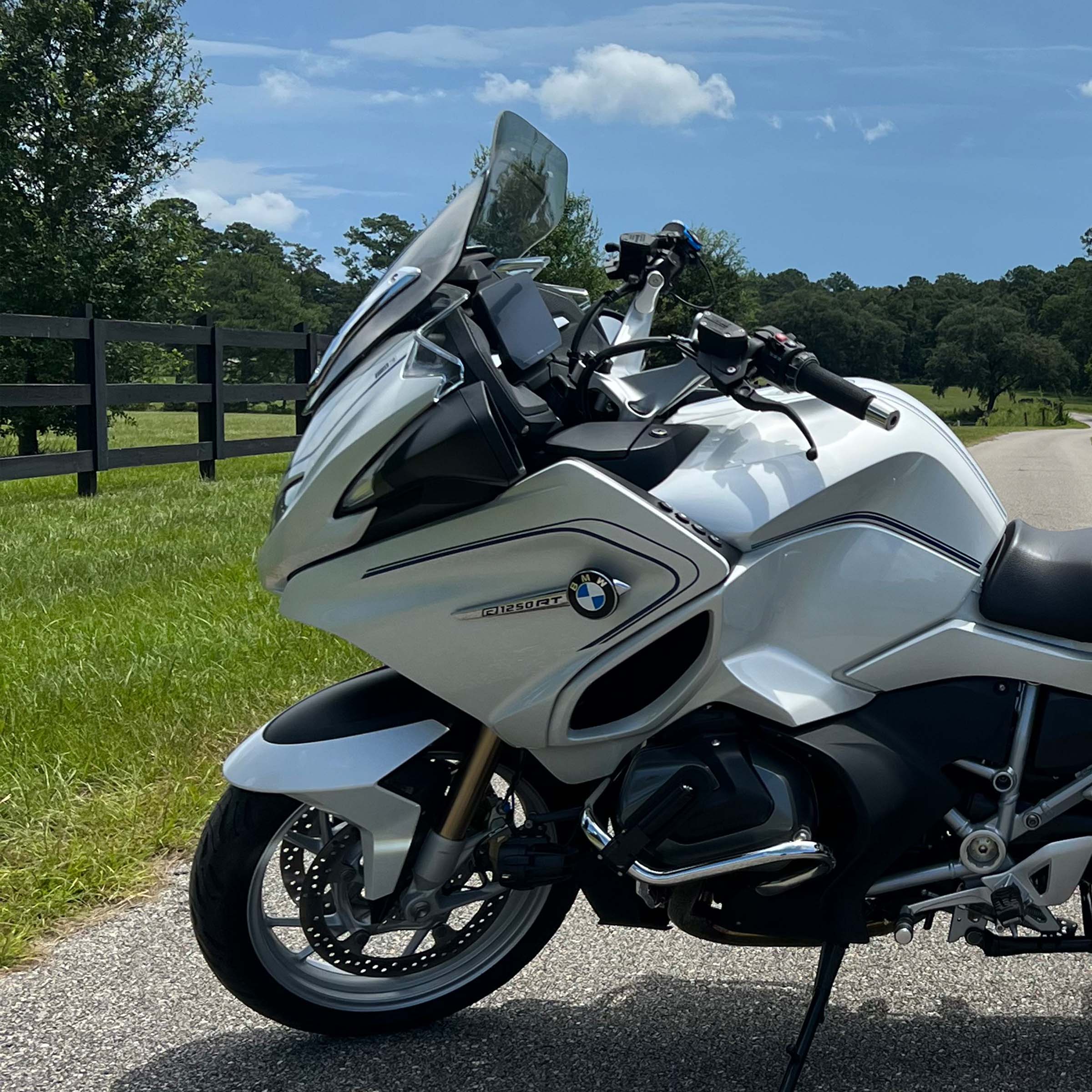 Motorcycle Windshield for 2018+ BMW R1250RT Motorcycles (21" Tint)