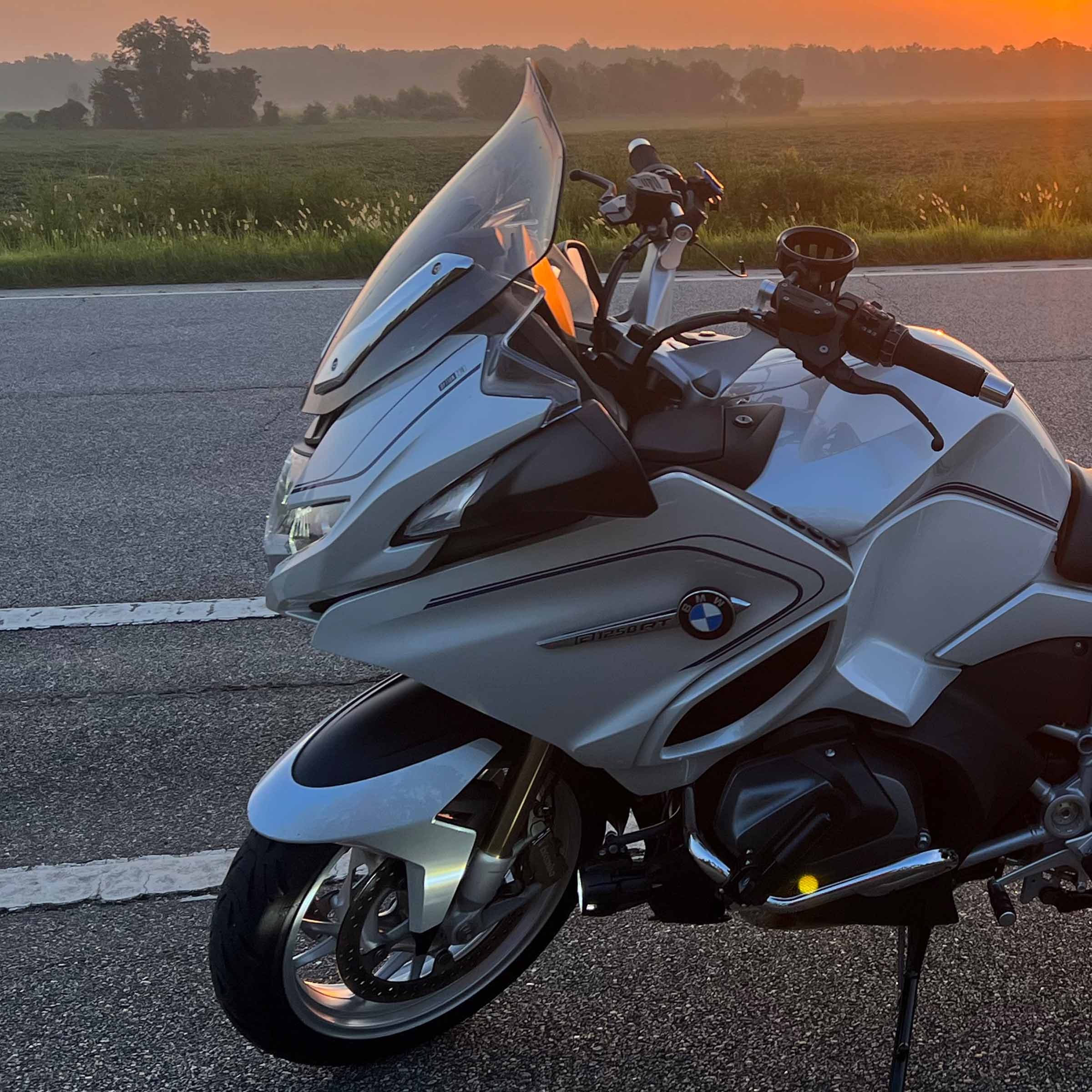 Motorcycle Windshield for 2018+ BMW R1250RT Motorcycles (21" Tint)