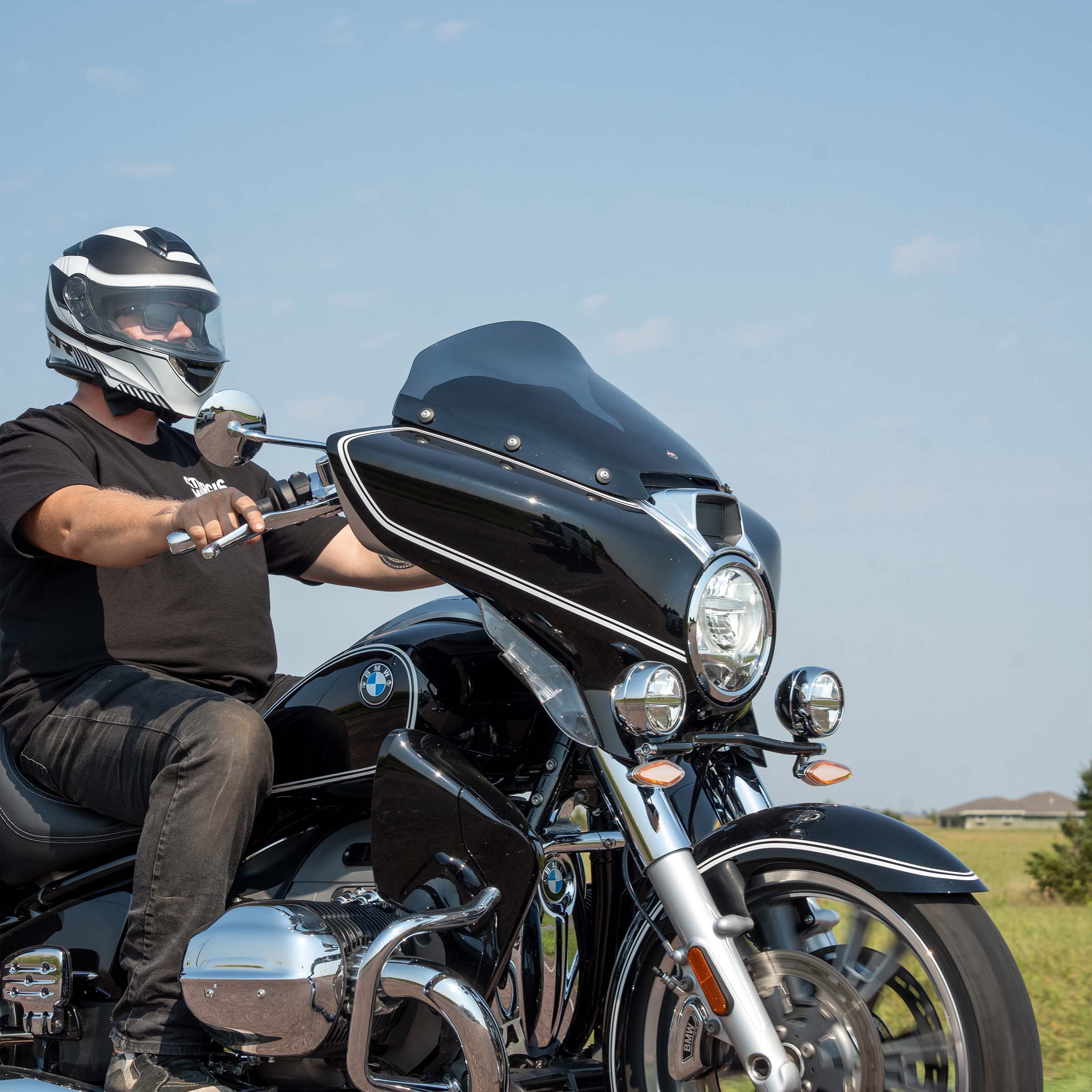 Motorcycle Windshield for BMW R 18 B and R 18 Transcontinental Motorcycles shown in Dark Smoke (14.5" - Dark Smoke)
