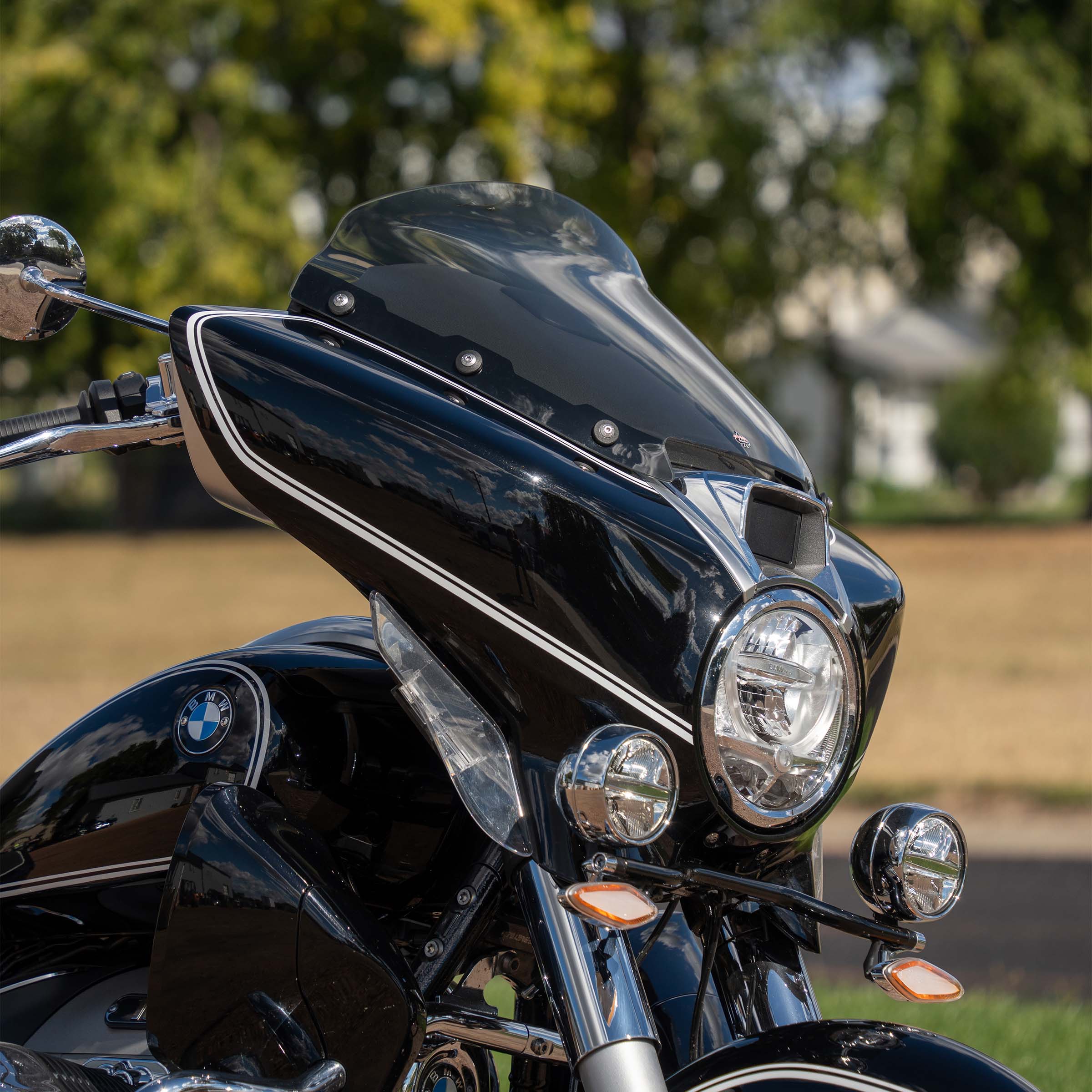 Motorcycle Windshield for BMW R 18 B and R 18 Transcontinental Motorcycles shown in Tint (14.5" - Tint)