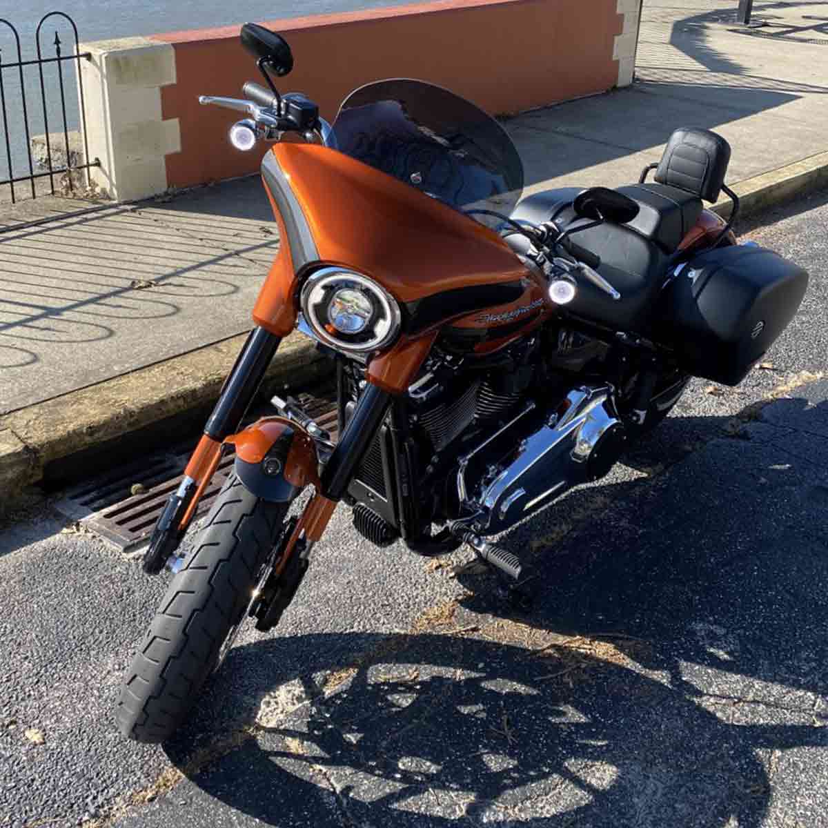 Windshield for Harley-Davidson 2018-2024 Sport Glide shown in Dark Smoke(Dark Smoke)