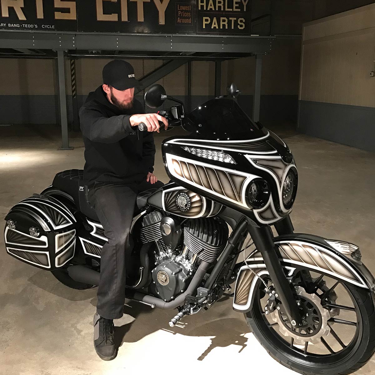10" Solid Black Windshield for Indian® 2014-2024 Chieftain and Roadmaster motorcycle models(10" Solid Black)