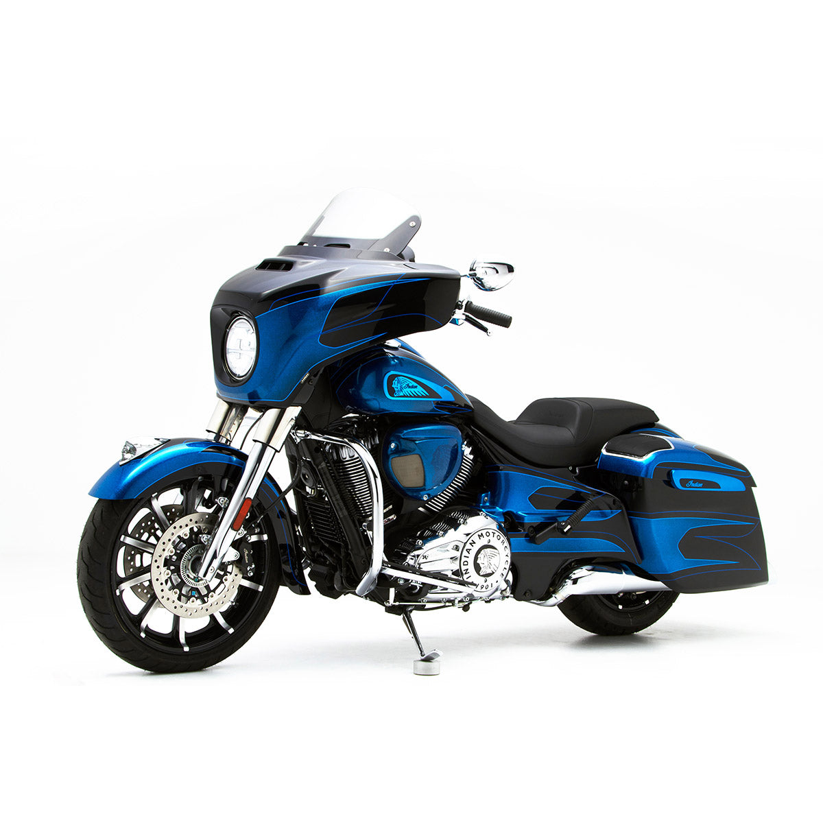 Reytelo Side Covers for Indian® 2019-2024 Chief, Chieftain, Roadmaster, and Springfield motorcycles with new style bags shown on 2019 Chieftain(Shown on 2019 Chieftain)