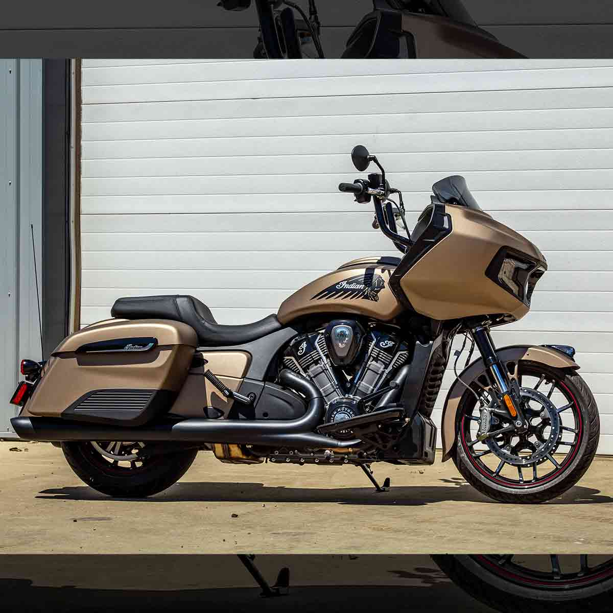 Black Ergo Handlebar for Indian® Challenger and Pursuit Motorcycles(Black Handlebar for Indian®)