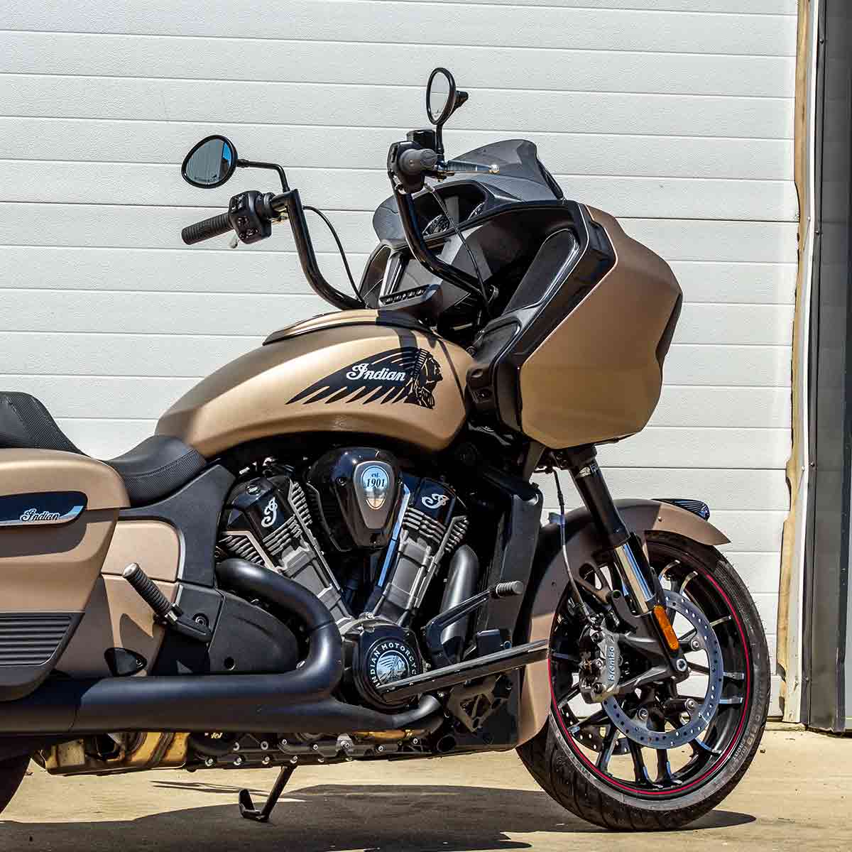 Black Ergo Handlebar for Indian® Challenger and Pursuit Motorcycles(Black Handlebar for Indian®)