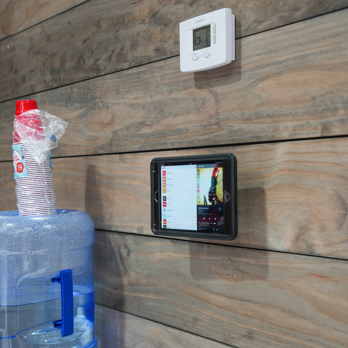 iOwall Magnetic Phone Mount is a simple wall mount for iPads, tablets, smartphones, artwork and other objects and devices(iOwall™ is a simple wall mount for iPads, tablets, smartphones, artwork and other objects and devices.)