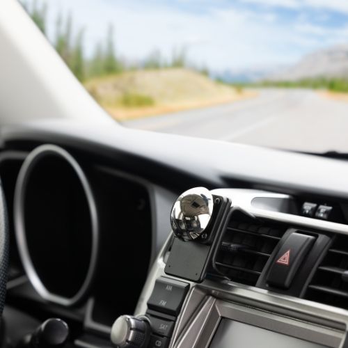 (ProClip Dash Mount with the iOauto's iOsphere Installed)