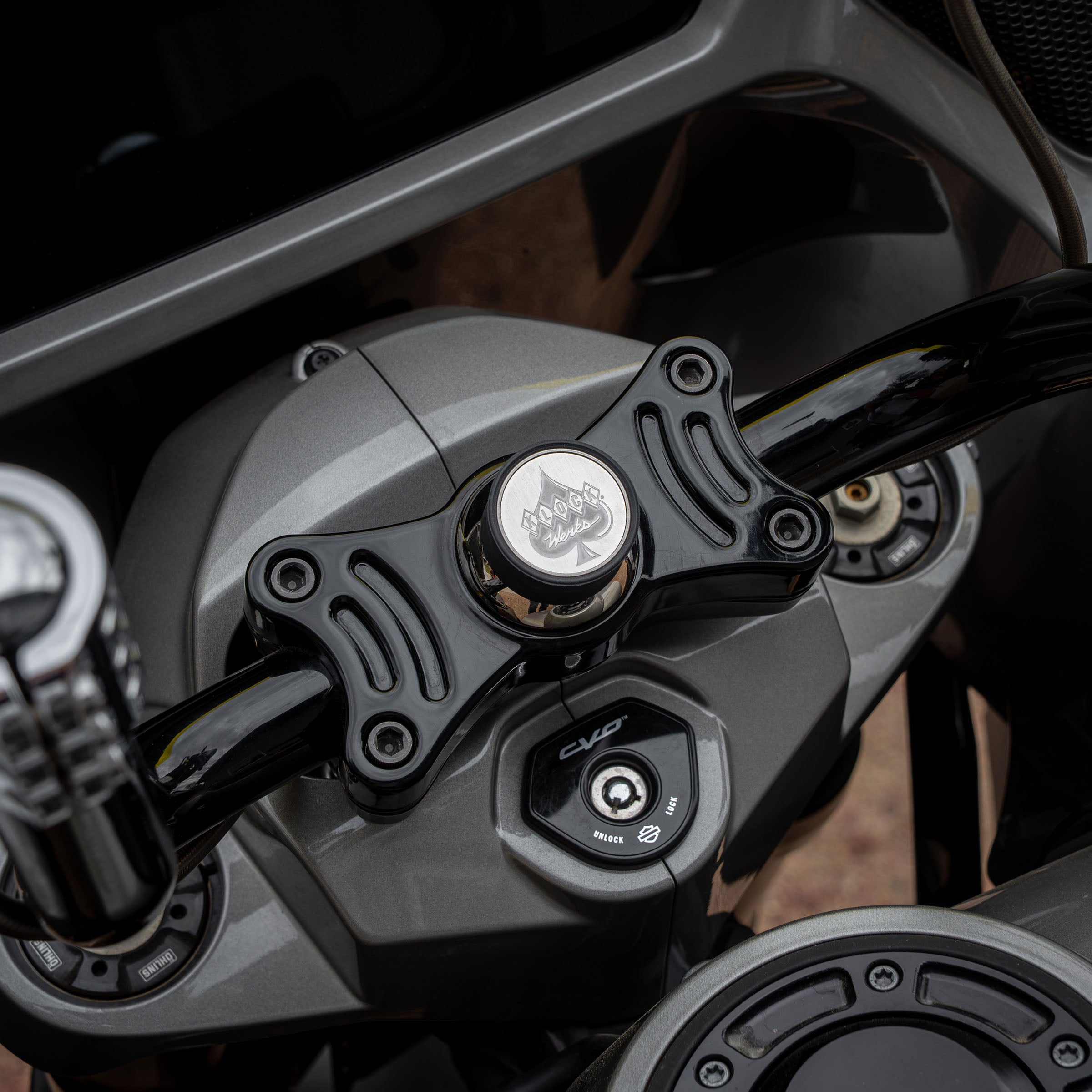 Harley-Davidson® Center Riser Magnetic Phone Mount for 2023.5+ Touring Models (Harley-Davidson® Center Riser Phone Mount for 2023.5+ Touring Models)