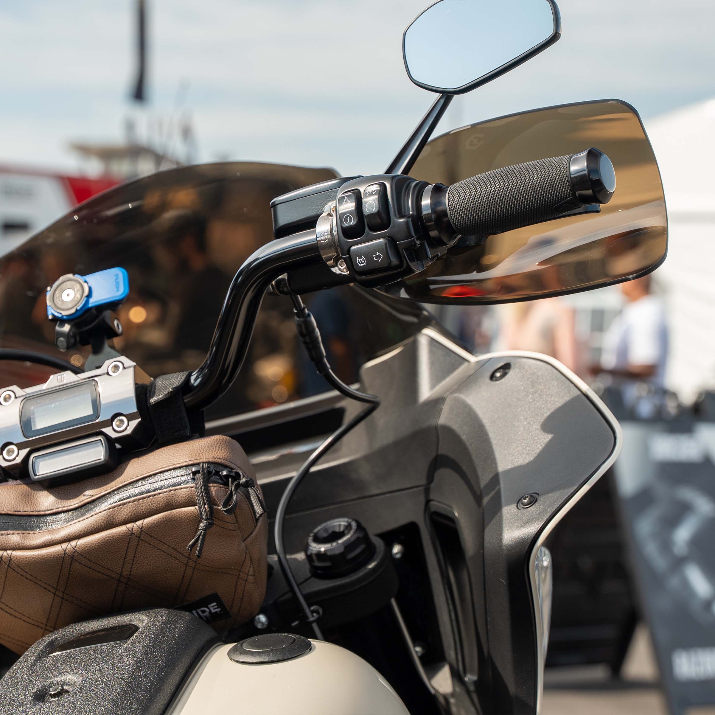 Bronze Flare Hand Guards for Harley-Davidson Motorcycle(Bronze (Acrylic))