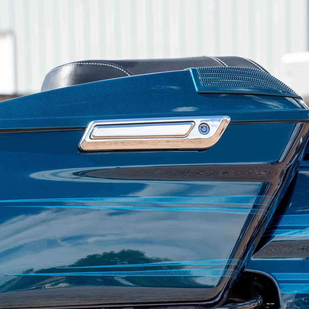 Smooth Chrome Hinge Insert for 2014+ Harley-Davidson Touring Models (Smooth Chrome - 2014+ Touring Models)