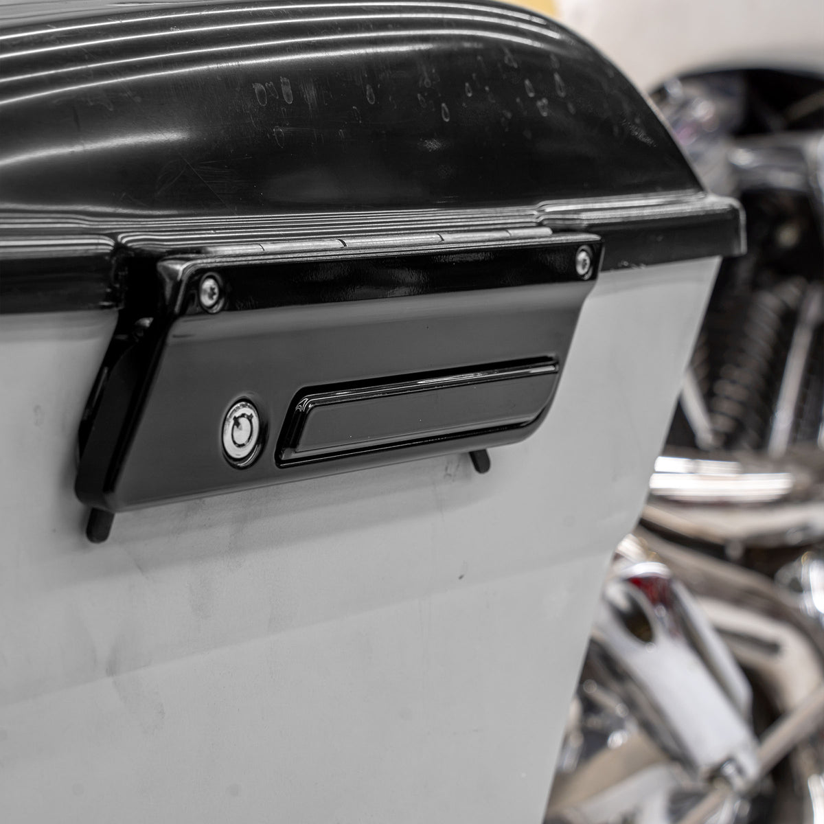 Smooth Black Hinge Insert for 1996-2013 Harley-Davidson Touring Models (Smooth Black - 1996-2013 Touring Models)