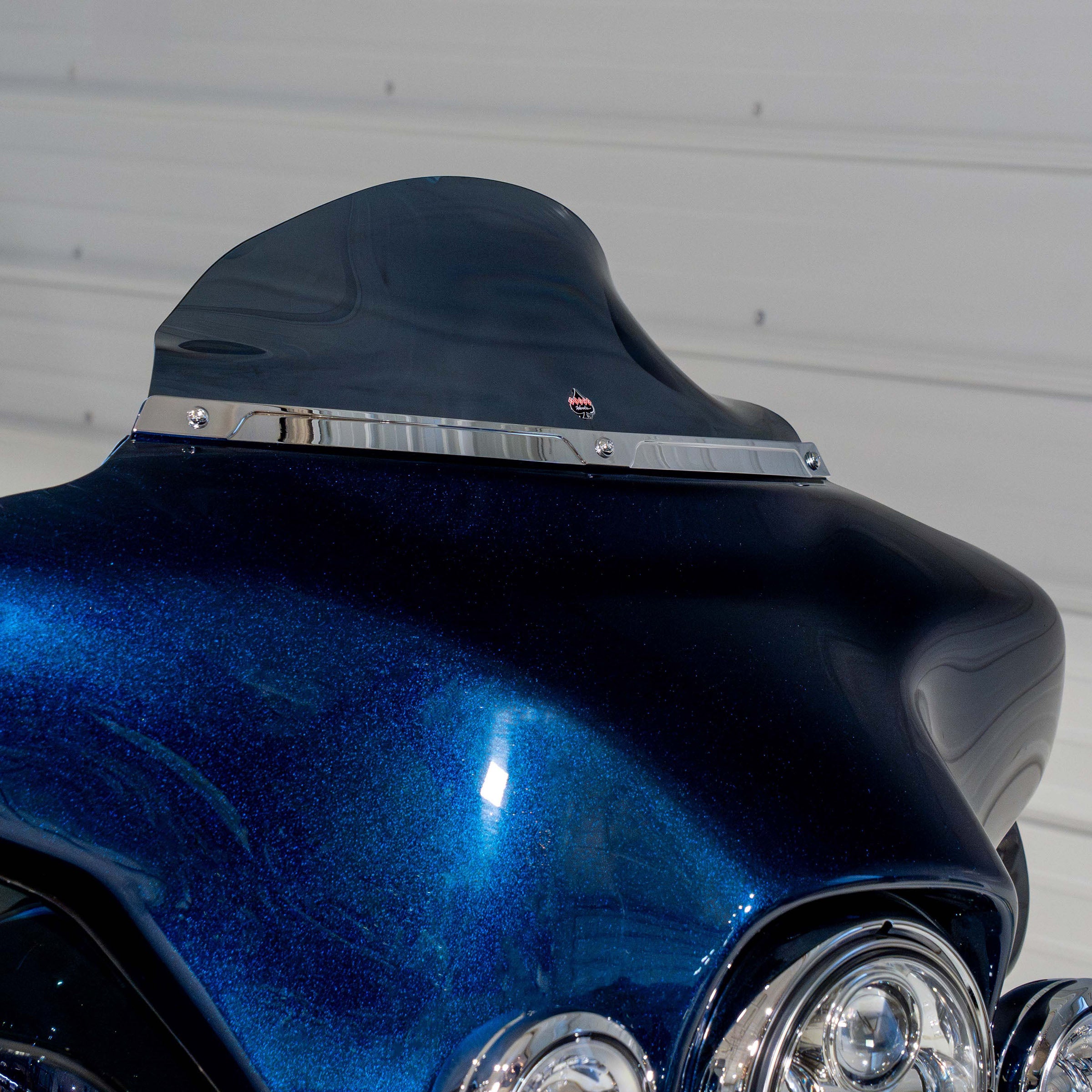Landing style Windshield Trim for Harley-Davidson 1996-2013 FLH Motorcycles in Chrome(Landing - Chrome)