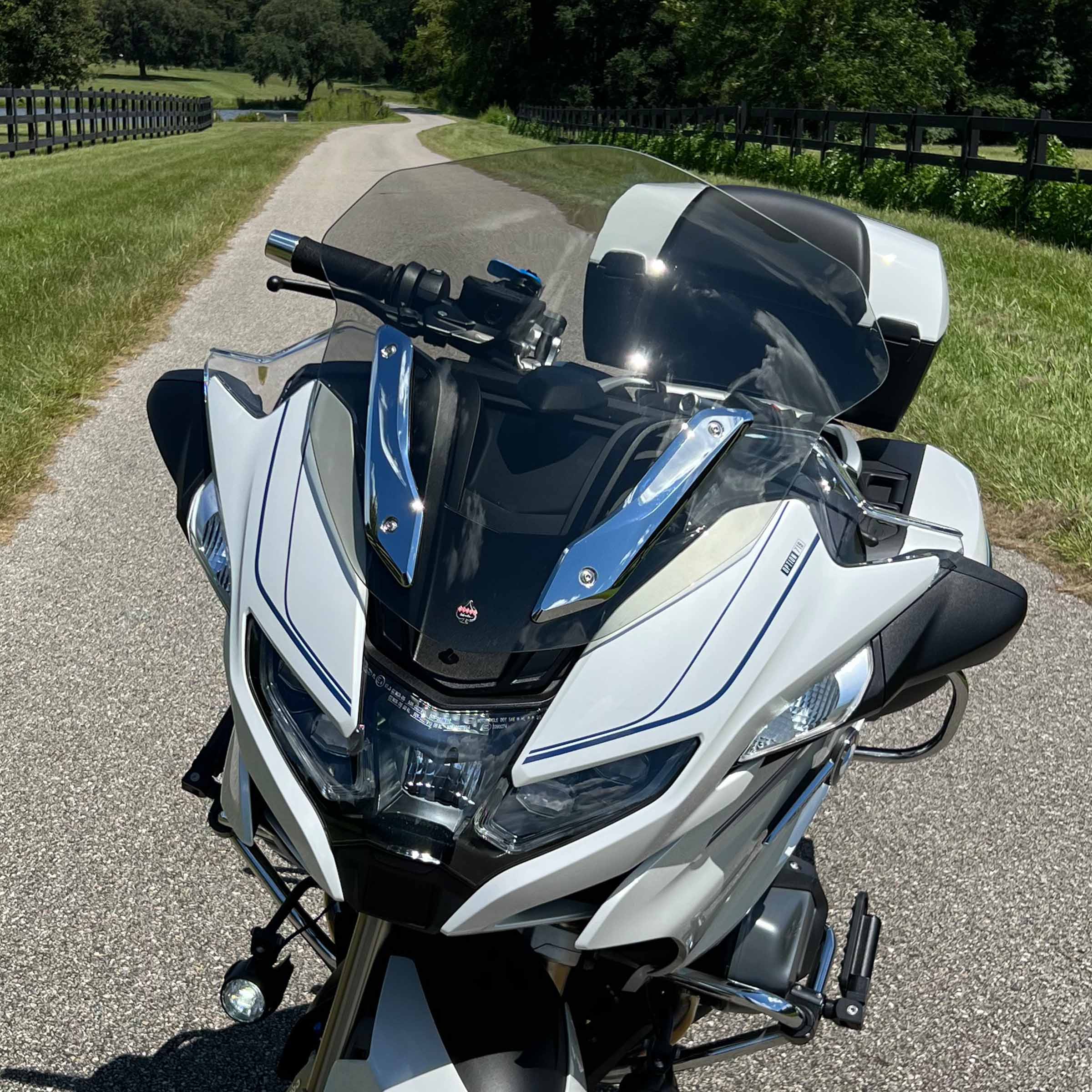 Flare Windshield for 2018+ BMW R1250RT Motorcycles  (21" Tint)