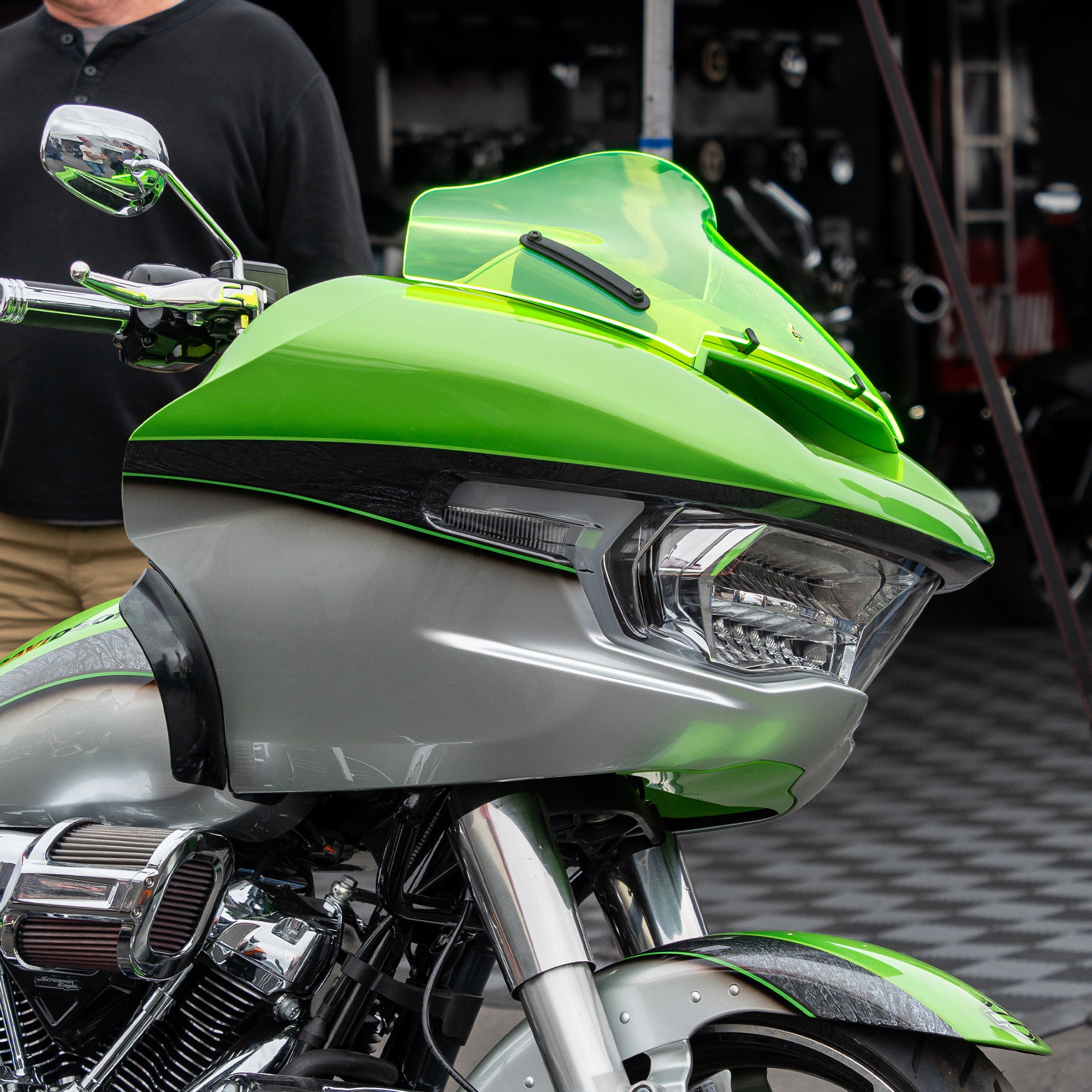 Kolor Flare™ Windshield for Harley-Davidson 2023.5-2024 FLTR (10" Green Ice)