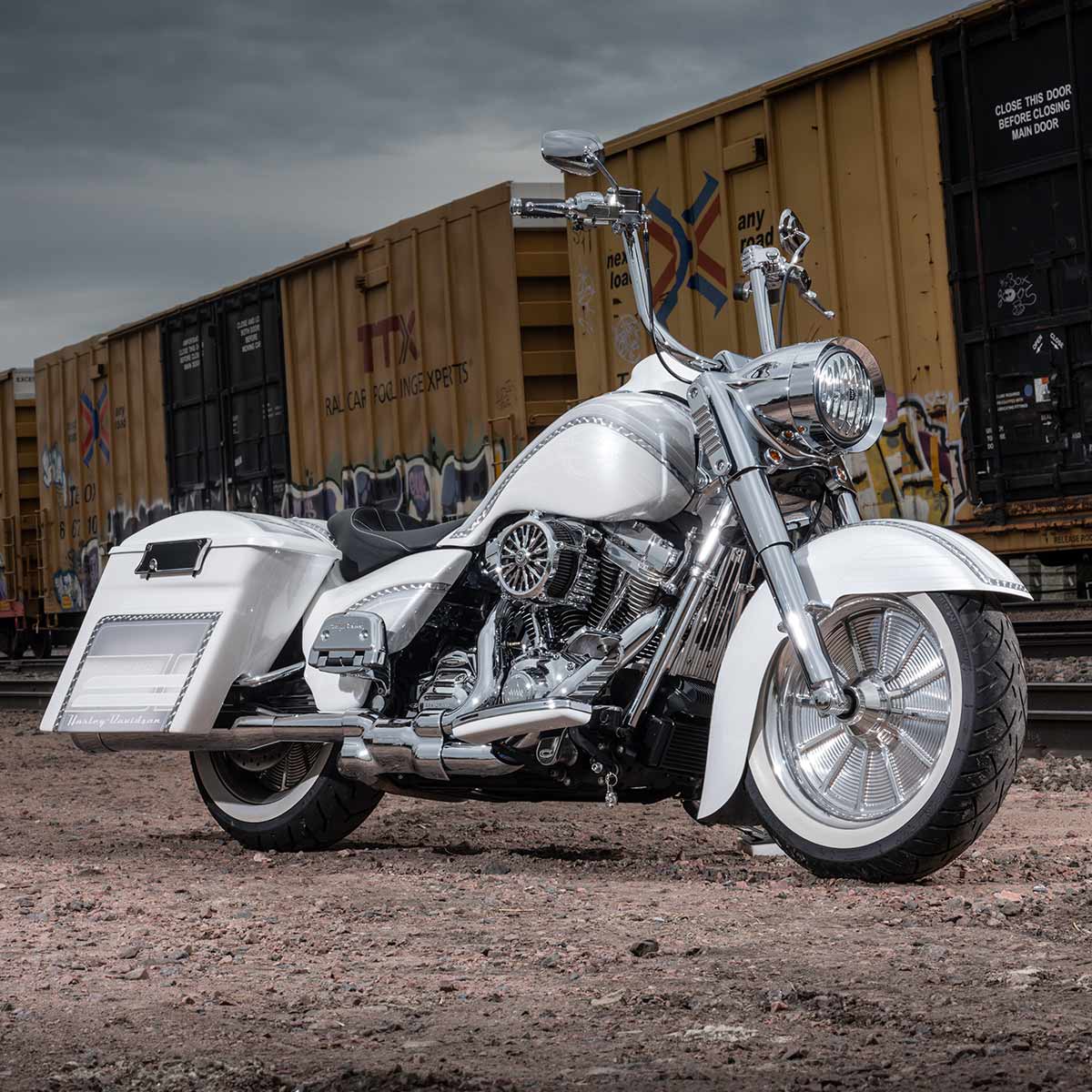 14" Chrome Kliphanger Handlebar for 2008-2013 Road Glide, 2008-2024 Road King and 2008-2017 Softail Harley-Davidson Motorcycles(14" Chrome)