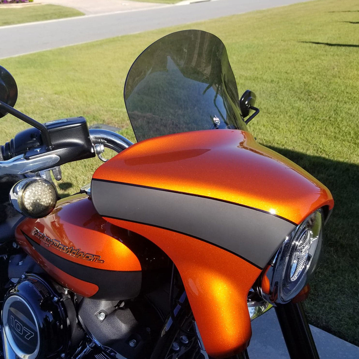 Flare™ Windshield for Harley-Davidson 2018-2023 Sport Glide shown in Dark Smoke(Dark Smoke)