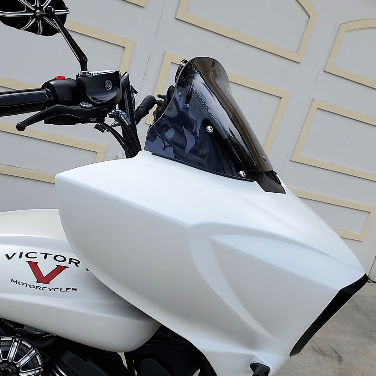 11" Dark Smoke Flare™ Windshield For Victory® Cross Country motorcycle models(11" Dark Smoke)