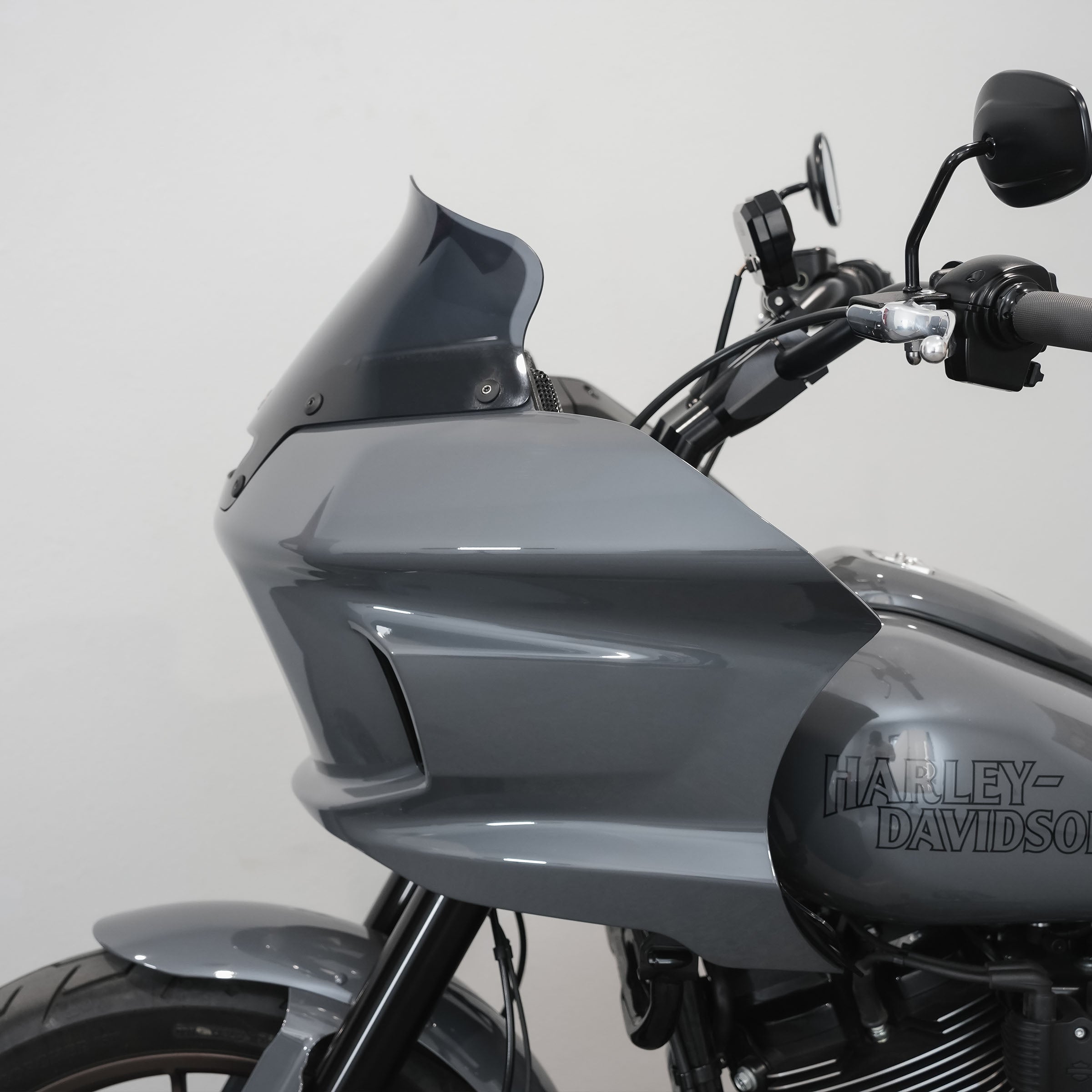 6" Dark Smoke Flare™ Windshield for Harley-Davidson Low Rider ST motorcycle models(6" Dark Smoke)